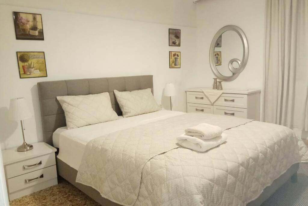 Central Town House 60M2**** Le Pirée Extérieur photo
